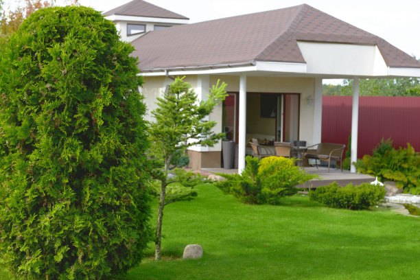 美丽的乡村别墅和花园图片下载