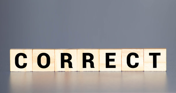 不正确或正确的木块。经营理念图片下载