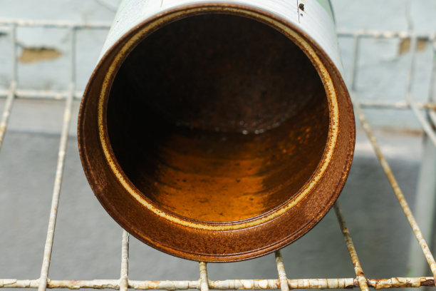 生锈的旧罐子图片下载