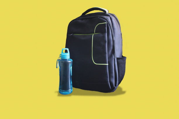 书包和水瓶图片下载