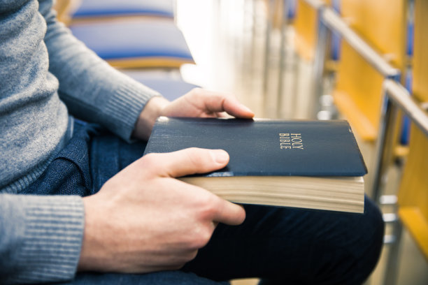 人手圣经图片下载