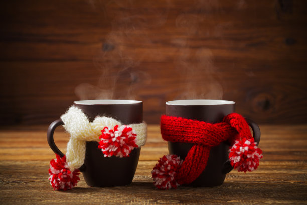 用围巾杯配热茶。图片下载