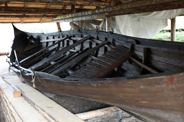 天篷下的海盗船图片下载