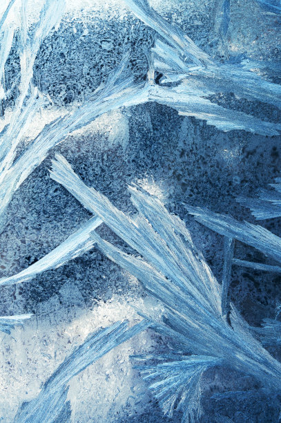 玻璃上霜的背景和纹理。图片下载