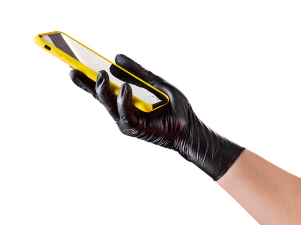 手戴黑色手套手持手机，白屏隔离在白色上图片下载