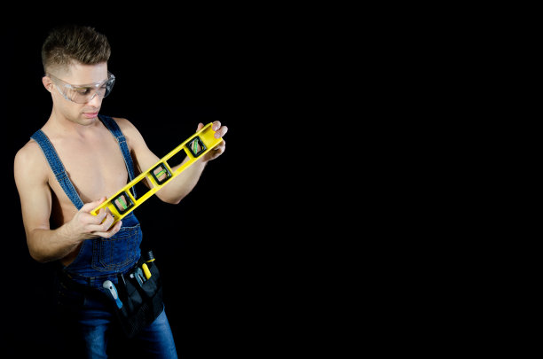 年轻迷人的杂工。图片下载