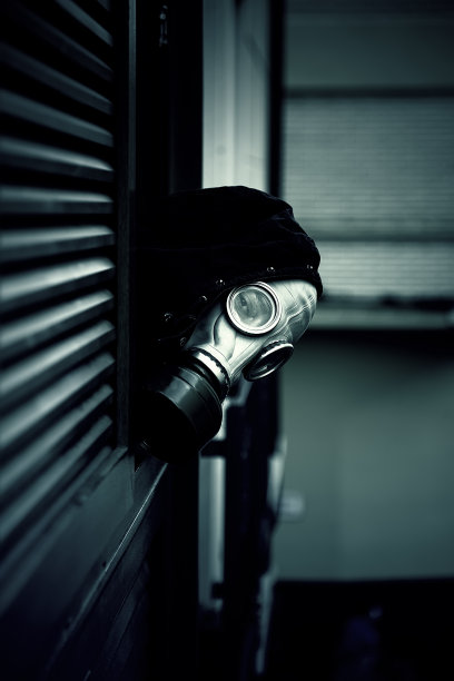 戴口罩的人图片下载