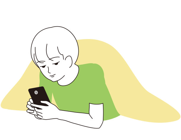 一个男孩躺在地上盯着他的智能手机图片下载