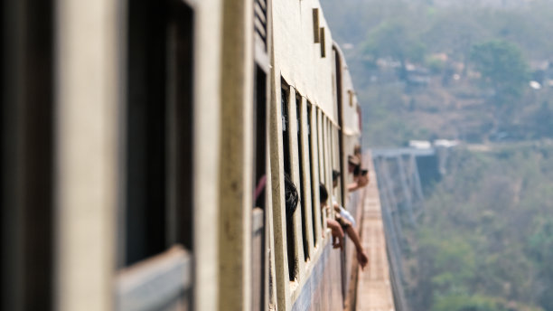 哥特式高架桥是铁路栈桥图片下载