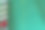 在绿色裁剪垫上的许多彩色线的俯视图。缝纫平铺与复制的空间图片下载