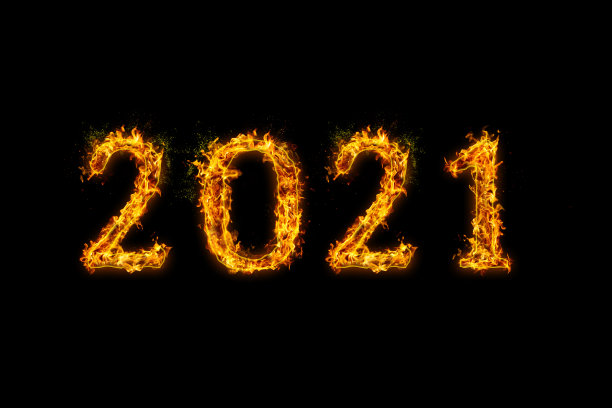 2021火火焰在黑色孤立的背景，真实的火焰效果与火花。图片下载