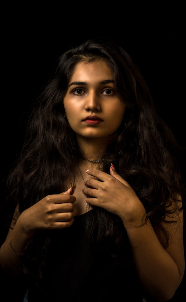 女人黑色图片下载