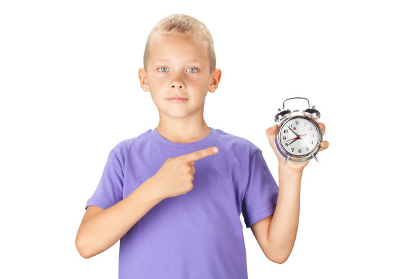 学校男孩显示闹钟图片下载