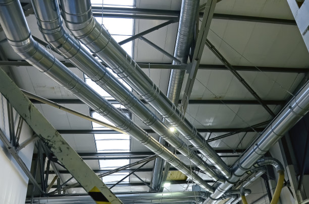 工厂生产车间的天花板。图片下载