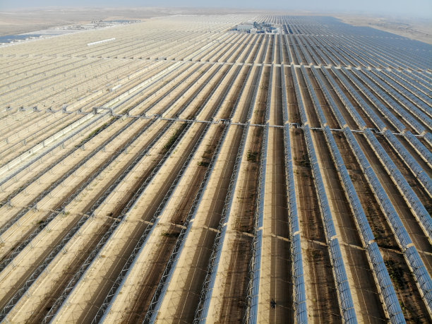 太阳能电池板发电站素材图片