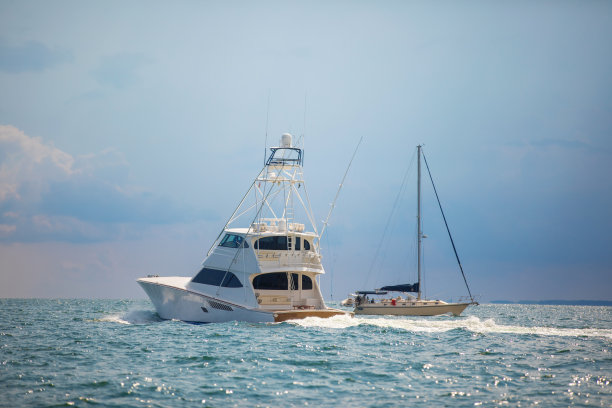 大型渔猎船将在佛罗里达迈阿密开放海域图片下载