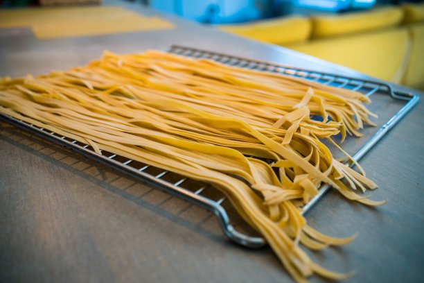 新鲜的意大利面自制意大利面条图片下载