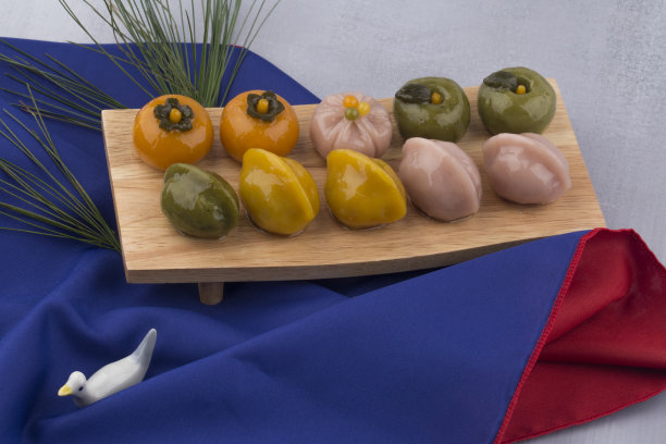 韩国传统美食：各式半月形年糕图片下载