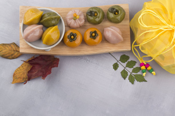 韩国传统美食：各式半月形年糕图片下载