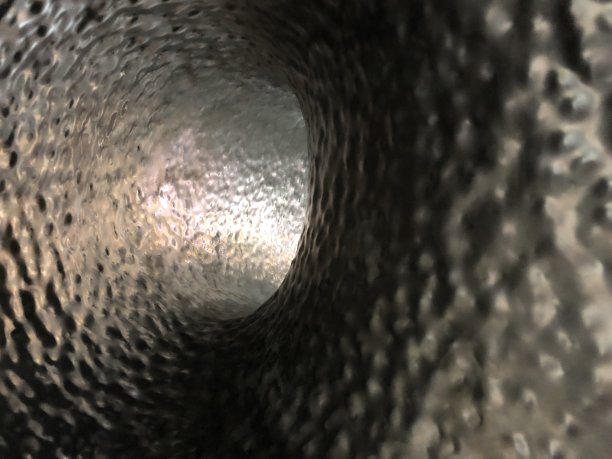 铜质洞穴图片下载