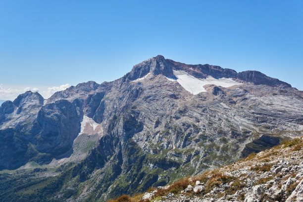从奥什滕山的斜坡上俯瞰高加索地区菲什特山的山顶图片下载