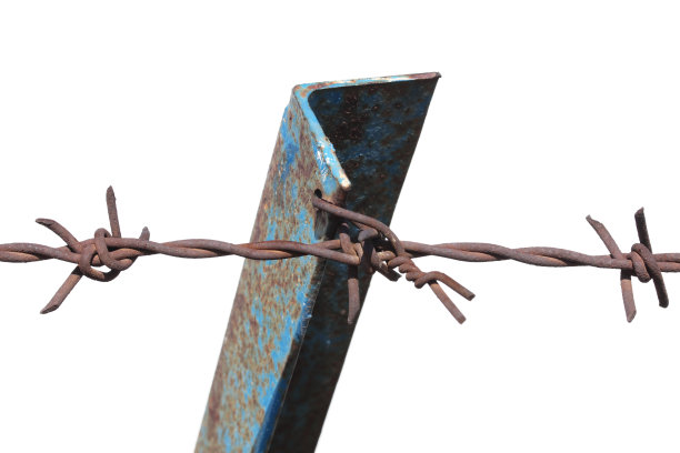 篱笆上的带刺铁丝网图片下载