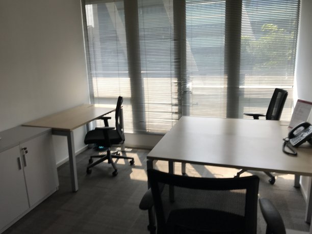 现代办公室的内部图片下载