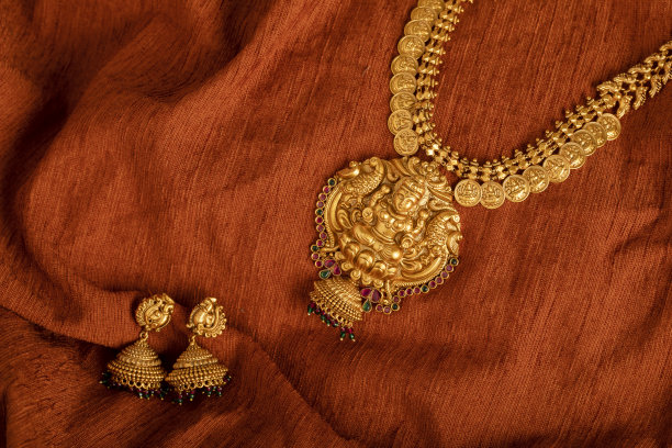 印度传统金项链配耳环图片下载