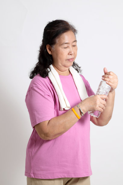 活跃的老人图片下载