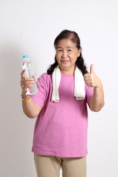 活跃的老人图片下载