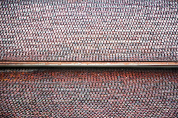 经典的陶瓷橙色寺庙屋顶图片下载