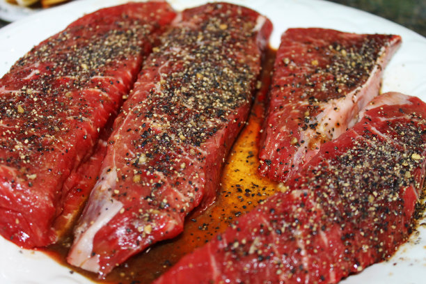 牛排在腌料图片下载