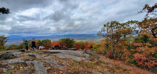 落在山上图片下载