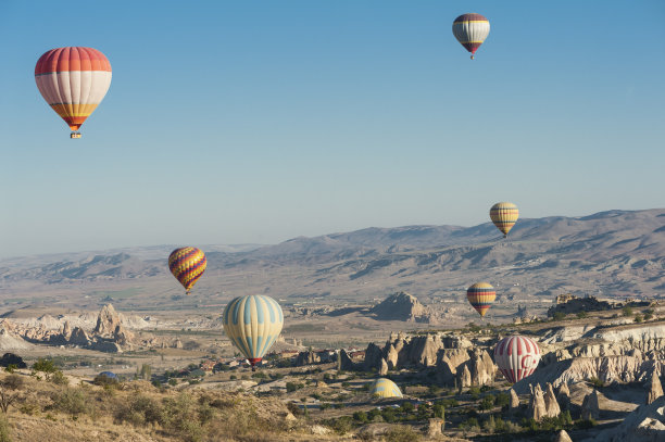 土耳其卡帕多西亚上空的热气球图片下载