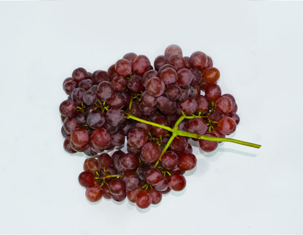 新鲜的红葡萄孤立在白色背景与修剪路径图片下载