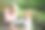 夏天，老祖母和小孙女在阳台上园艺。图片下载
