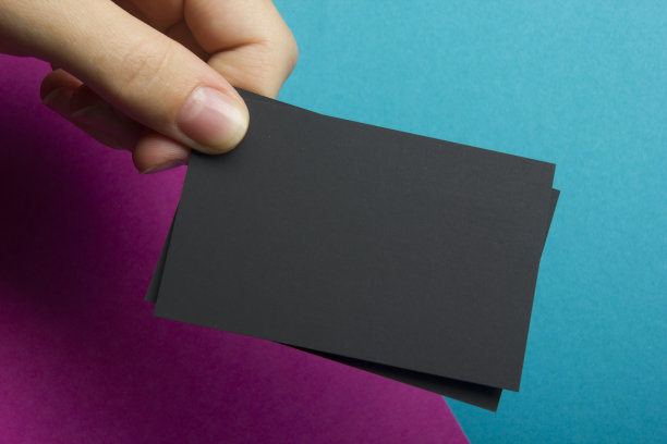 名片空白。模型上的彩色背景。平的。文本复制空间图片下载