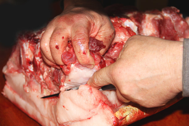 人切生肉。猪肉。肉和血图片下载