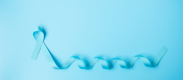 11月前列腺癌宣传月，淡蓝丝带支持人们生活和疾病。保健、国际男人、父亲、世界癌症日和世界糖尿病日的概念图片下载