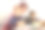 学生在课堂上与老师一起使用平板电脑图片下载