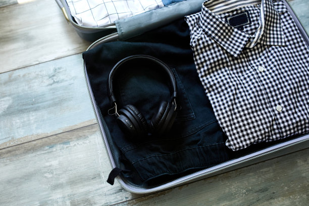 在家里装男士休闲用品之类的东西图片下载