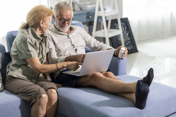 老年医疗新常态图片下载