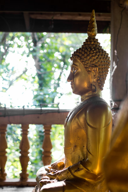 木亭中的老佛爷。图片下载