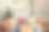 快乐的小女孩和她的母亲在家里庆祝生日，父亲在笔记本电脑上视频通话，吹蜡烛在桌子上的蛋糕。图片下载
