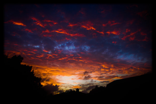 德克萨斯州上空的橙色云图片下载