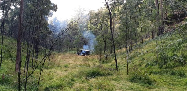澳大利亚新南威尔士州的溪床露营图片下载
