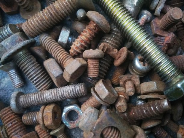 铁制螺栓废金属背景图片下载