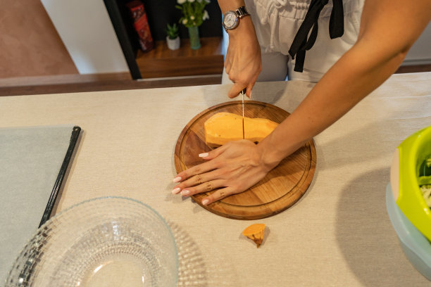 你用这把快刀切土豆时要小心图片下载