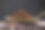 咖啡倒进一个古老的银器勺子里。勺子周围撒满了咖啡豆。图片下载