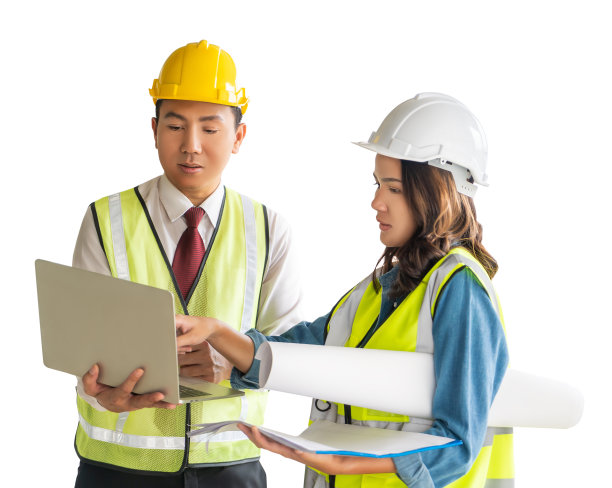 两名工程师男女正在讨论隔离在白色上的文件植物。图片下载